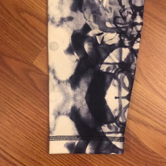 Lululemon leggings - Picture 3 of 4
